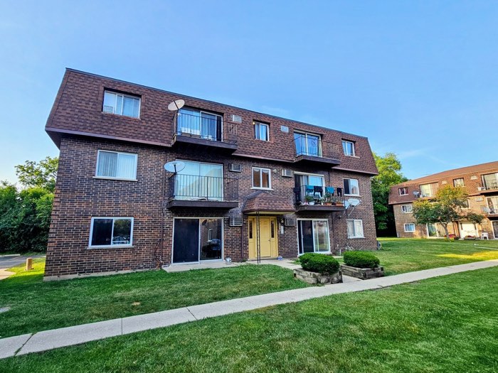 Building exterior — 9358 Golf Rd